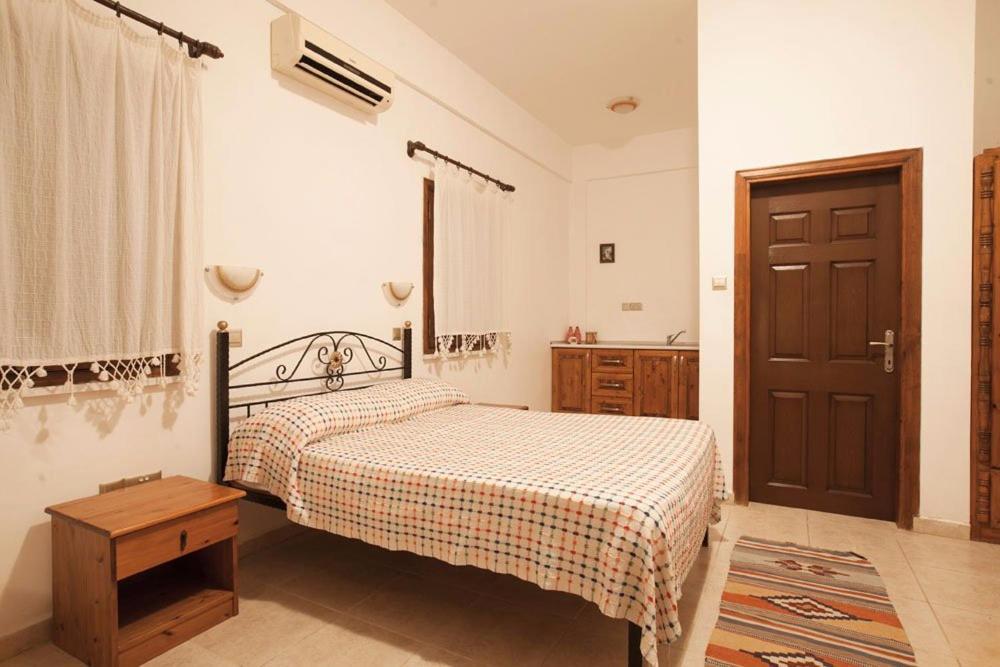 Glaro Garden Hotel Agia Trias Exterior foto