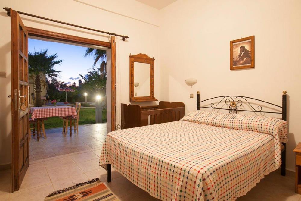 Glaro Garden Hotel Agia Trias Exterior foto
